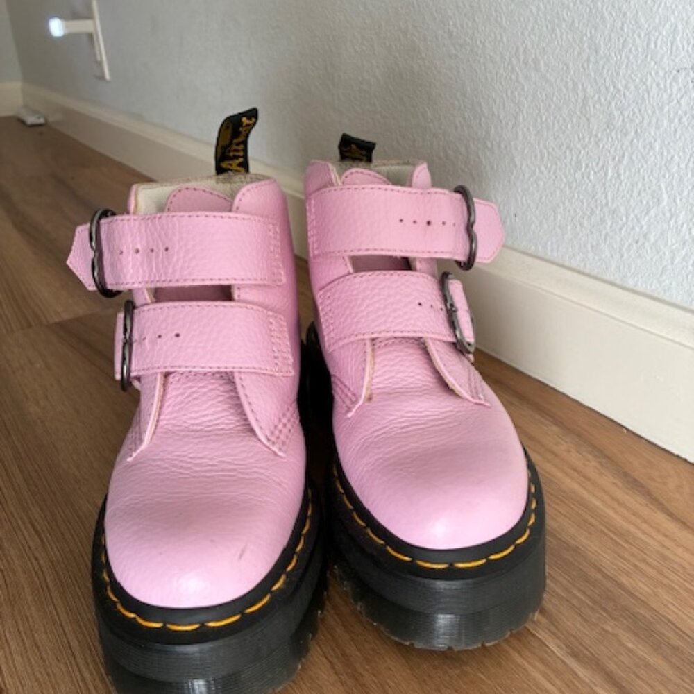 Dr. Martens Devon Flower Buckle Platform Boots – Lilac